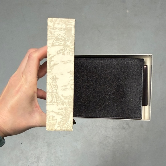 Brand new Piaget Black Leather wallet and pen holder - Picture 11 of 11